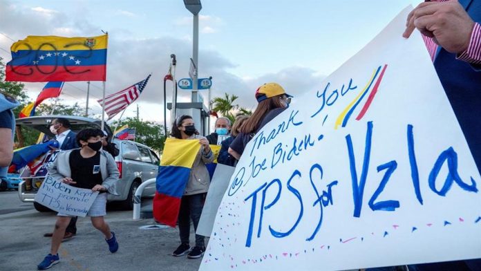 Equipo de Guaidó apoya a los venezolanos con el registro del TPS