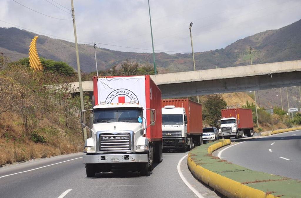 Venezuela recibe 40 toneladas de ayuda humanitaria de la Cruz Roja que será repartida entre la población más vulnerable