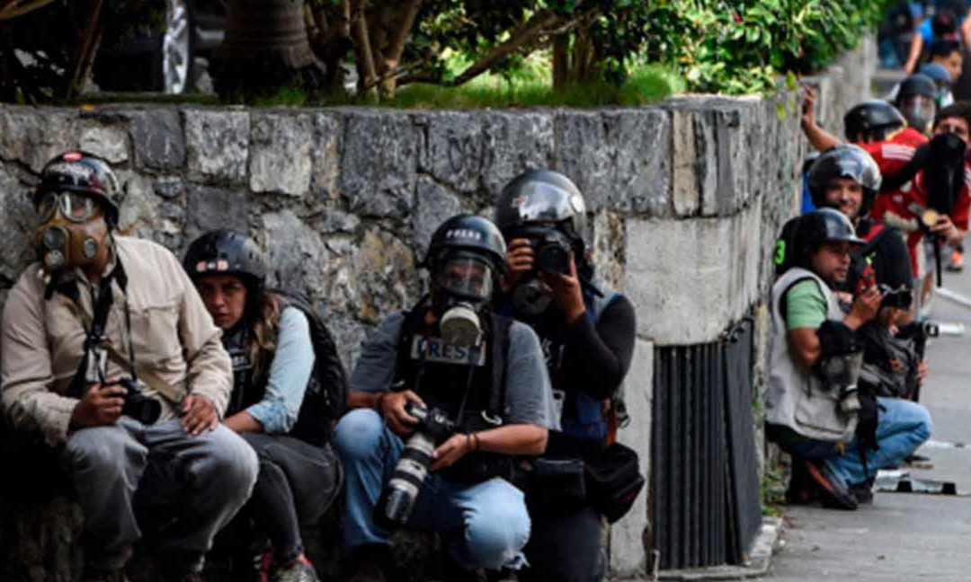 Aumenta cifra de periodistas muertos por COVID azotados por la crisis sanitaria y económica