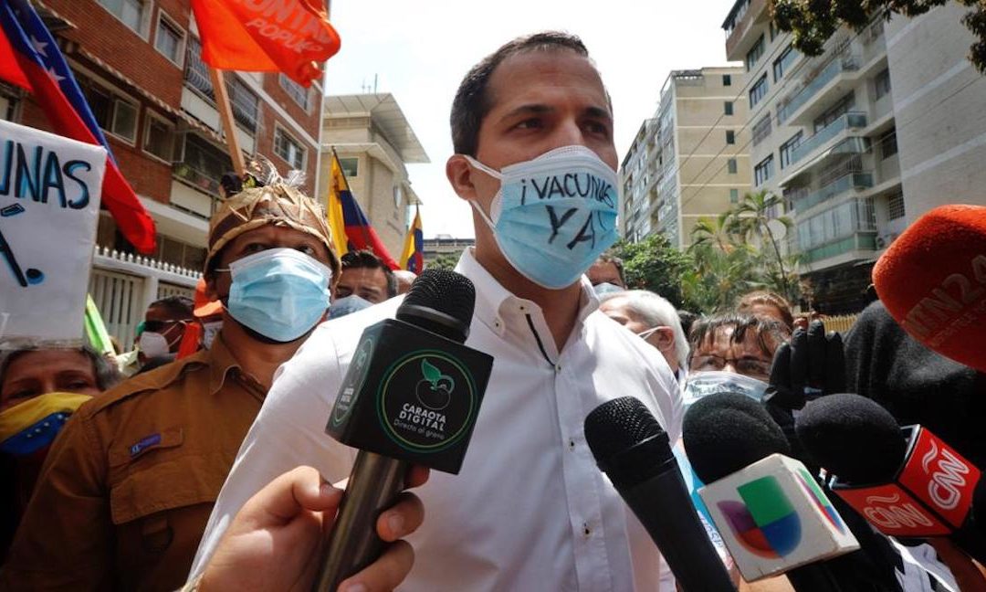 Guaidó se suma a la manifestación del sector salud para exigir el ingreso de vacunas (fotos)