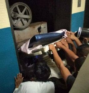 Niña de 12 años estuvo a punto de perder la vida por colapso de un ascensor en hospital de Guárico (foto)
