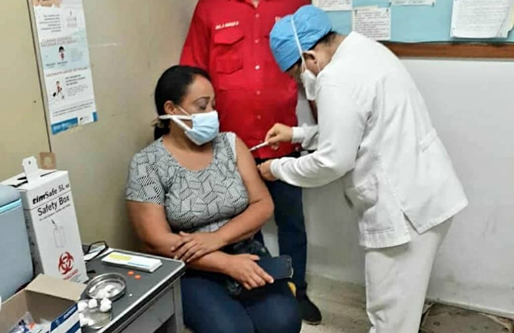 Vacunación anticovid inició en 38 centros de salud del Zulia sin presentar reacciones adversas después de aplicarla
