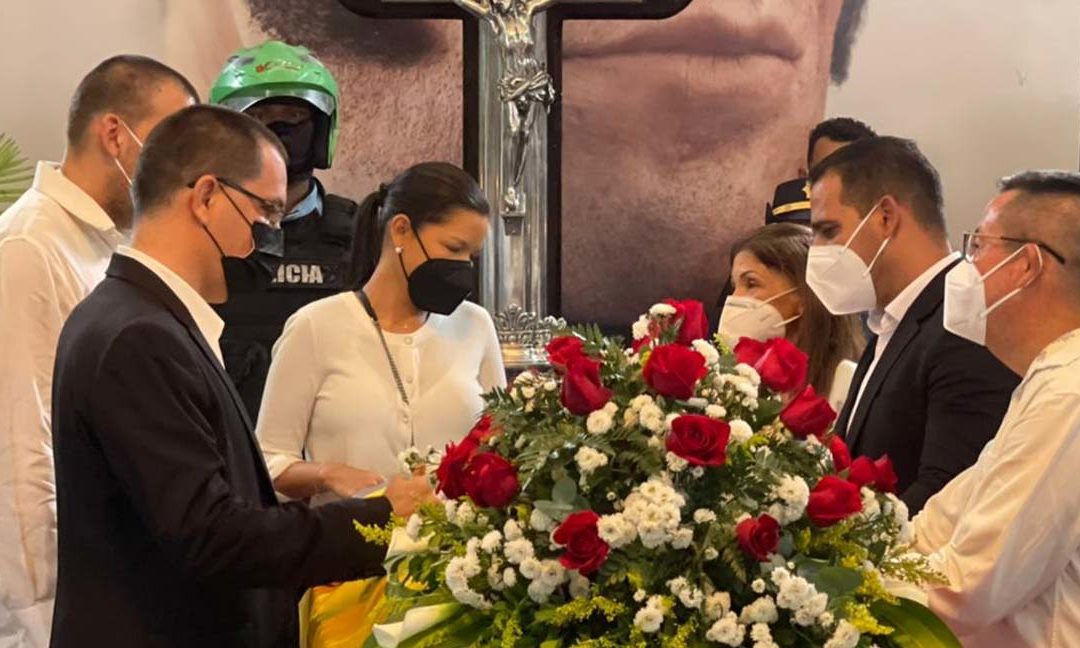 María Gabriela Chávez reaparece públicamente en el funeral de Jorge García Carneiro